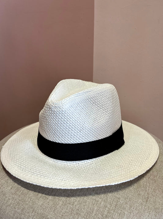 Sombrero blanco mediano