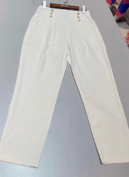 Pantalón blanco de tela botones dorados