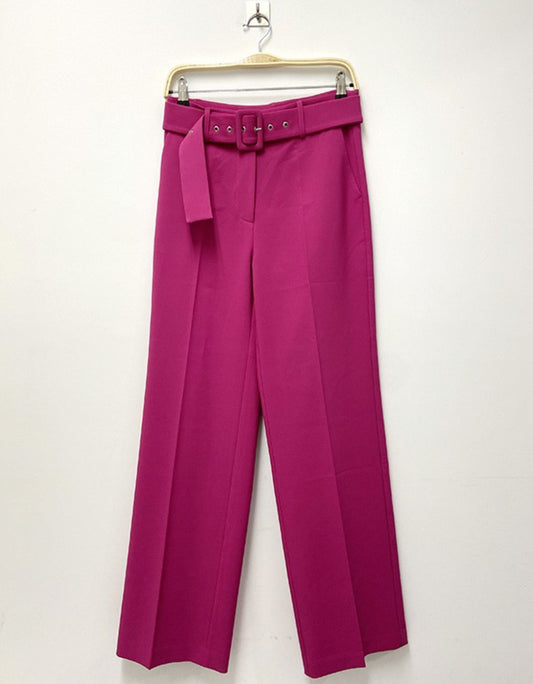 Pantalón de tela tiro alto con faja color fucsia